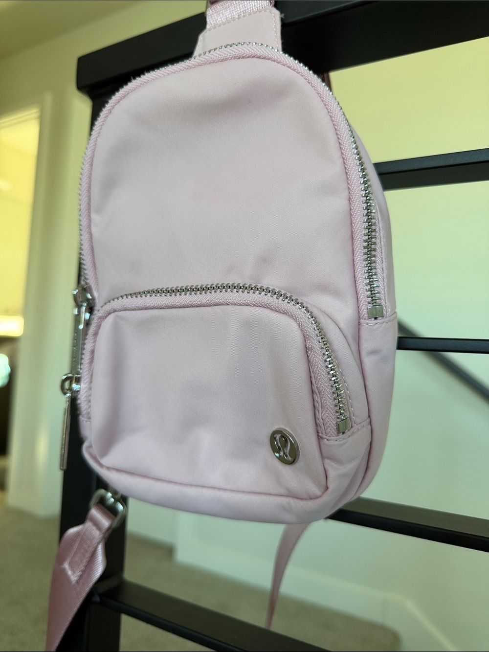 Lululemon Everywhere Sling Bag Small 2L Pink Haze - Picture 3 of 8